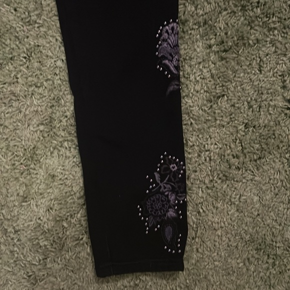 DG2 by Diane Gilman Black Floral Embroidered Jeans (Never Worn) - Picture 2 of 6